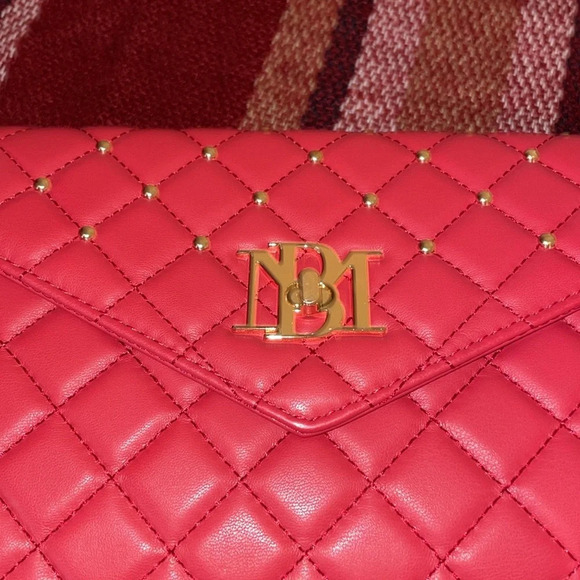 Badgley mischka NWT envelope crossbody purse lipstick red gold quilt stud vegan - Picture 3 of 8